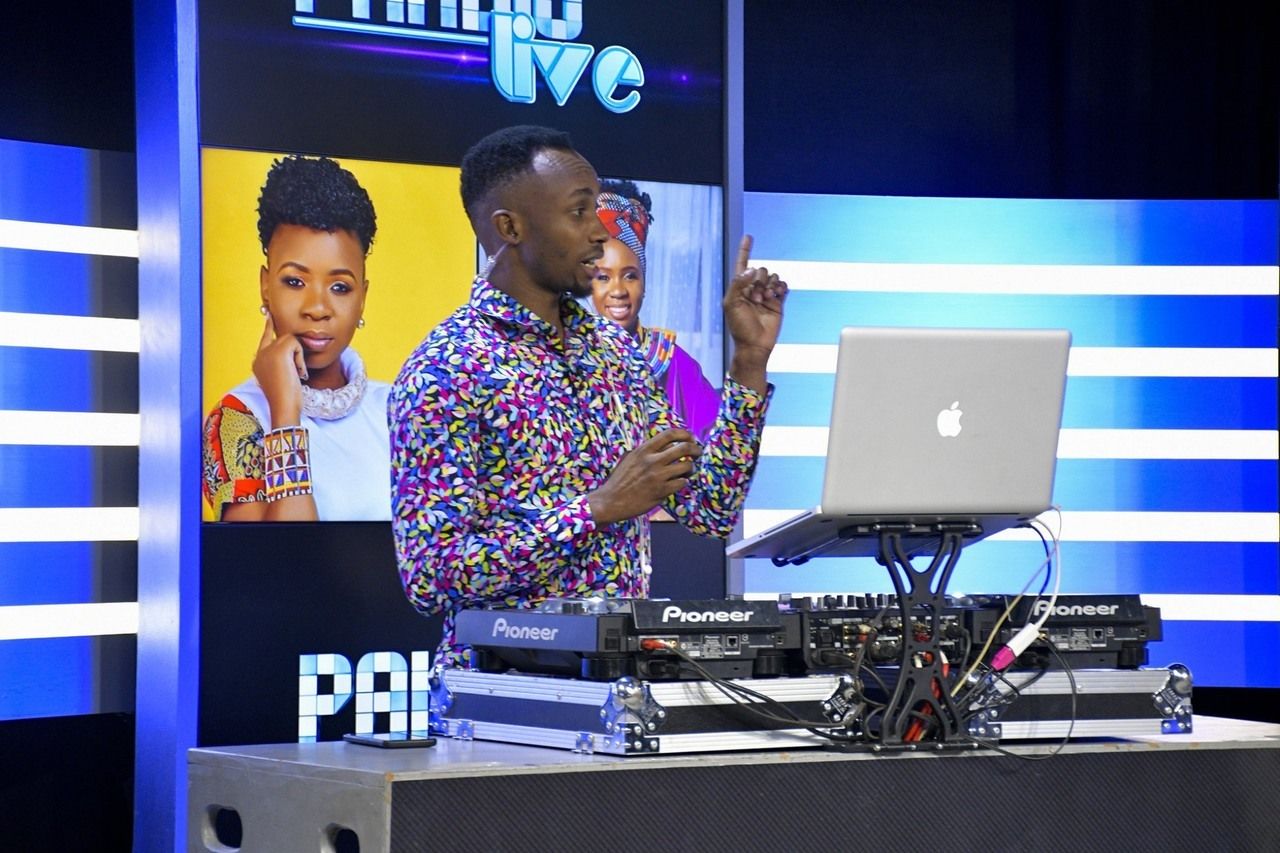 GALLERY: Praise and worship — Pambio Live